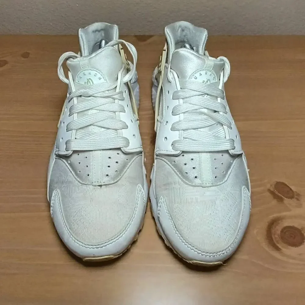Nike Air Huarache Run Size 5Y 904538-100